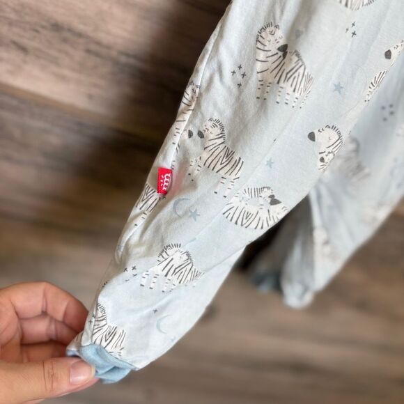 Magnetic Me Blue Zebra Print Kids Footie Onesie 8-12 lbs 0-3 mo preworn great co - Picture 8 of 10